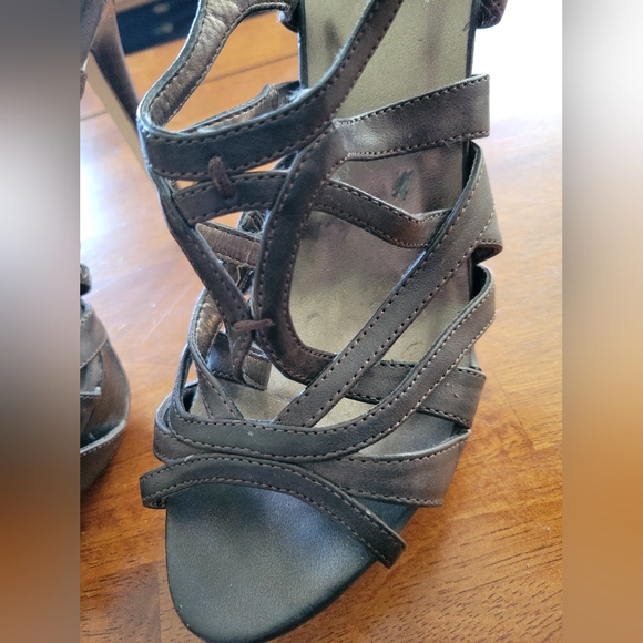 Shi by Journeys strappy  platform spike heels - Picture 3 of 16